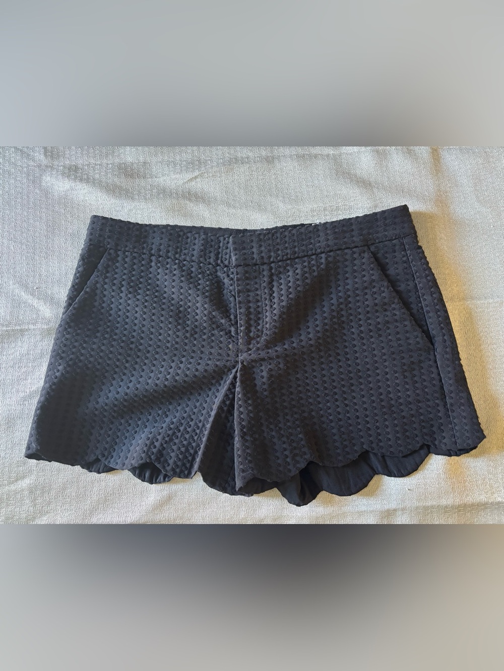 Club Monaco Black Textured Scallop-Hem Shorts